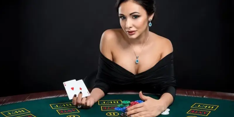 Trác Kim Hoa Ga6789 - Sân Chơi Đẳng Cấp Dành Cho Cao Thủ 2 Mở đầu ván bài với sự chia bài đến từ phía các dealer xinh đẹp và nóng bỏng